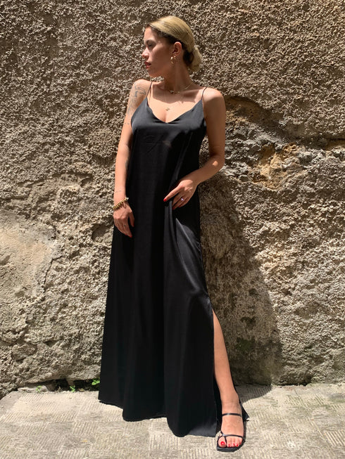 Abito con spacco scollo a V