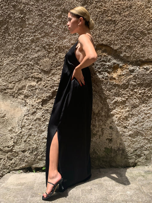 Abito con spacco scollo a V