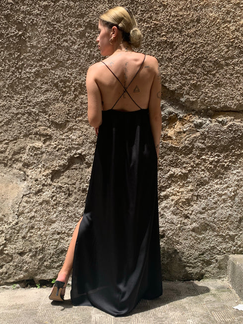 Abito con spacco scollo a V