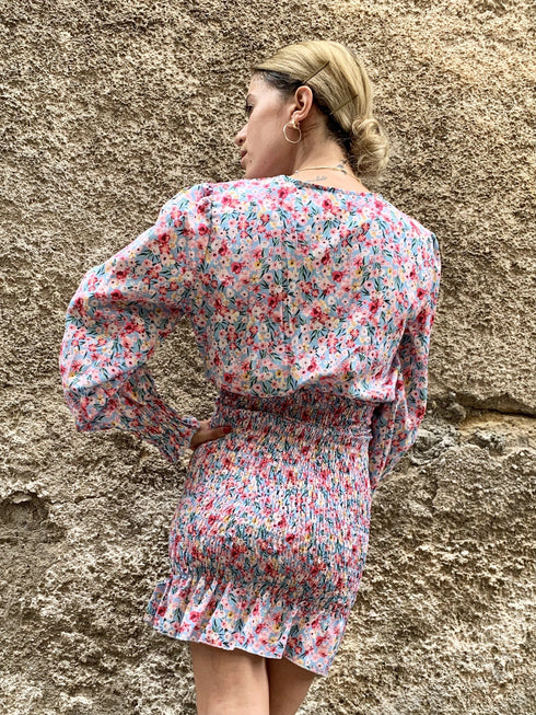 Abito fantasia floreale arricciato con scollo profondo