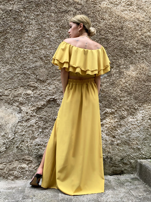 Coordinato con top drappeggiato e gonna midi in raso