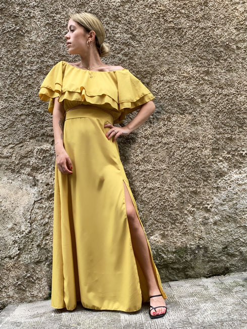 Coordinato con top drappeggiato e gonna midi in raso