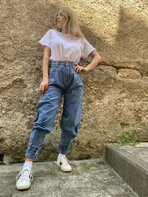 Jeans da donna a vita alta con allacciatura alla caviglia